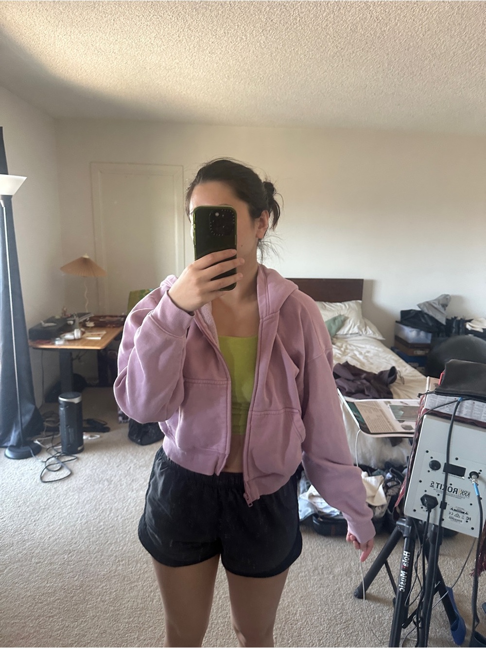 Pink Aritzia TNA Cozy Boyfriend Cropped Hoodie - Picture 2 of 4